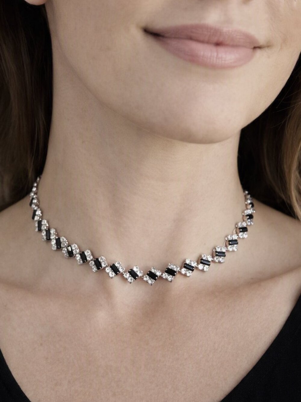 Vintage Black & Clear/White Crystal Silver Tone Zig Zag Chevron Choker Necklace